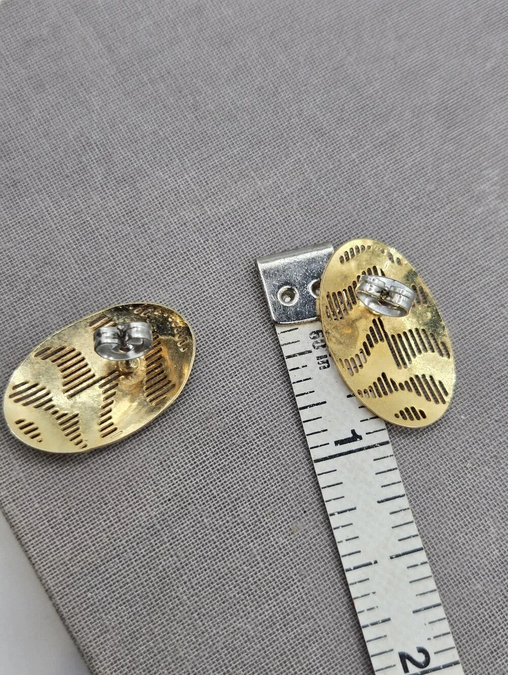 Gold Oval Egg Stud Earrings Cut Out Vintage 80s 90s Lightweight Boho Western